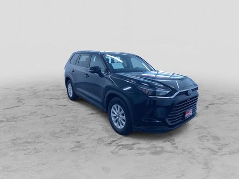 Used 2025 Toyota Grand Highlander XLE image 3