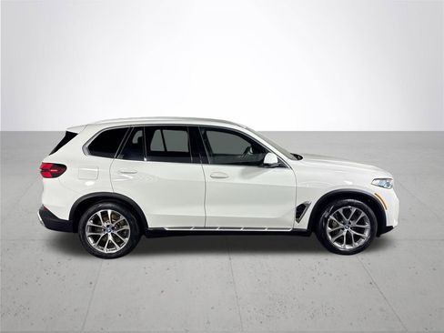 Used 2025 BMW X5 xDrive50e image 5