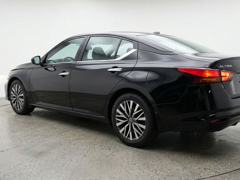 Used 2025 Nissan Altima 2.5 SV FWD image 6