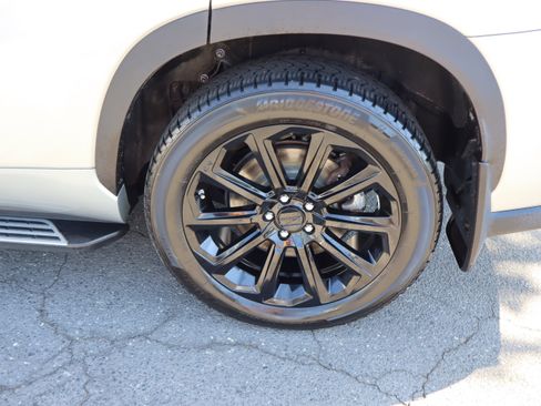 Used 2022 Toyota Highlander XLE AWD/4WD image 45
