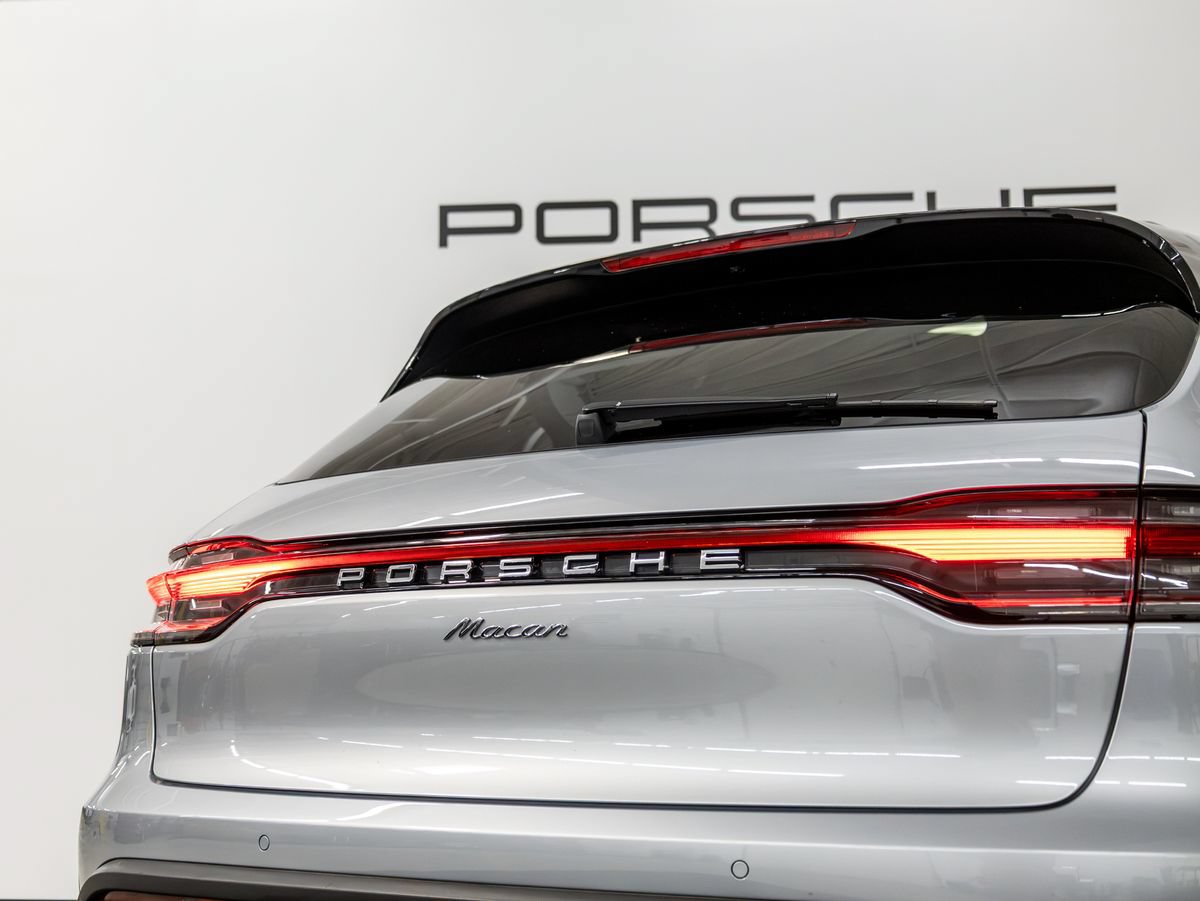 Certified 2026 Porsche Macan AWD/4WD image 11