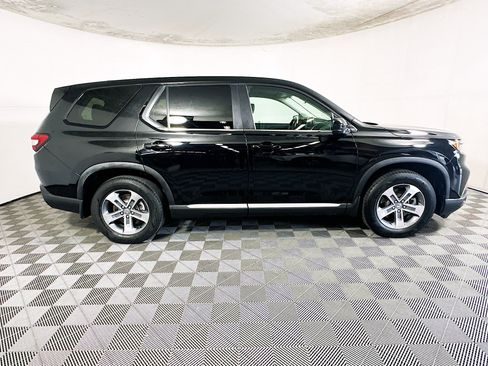 Used 2025 Honda Pilot EX-L image 2