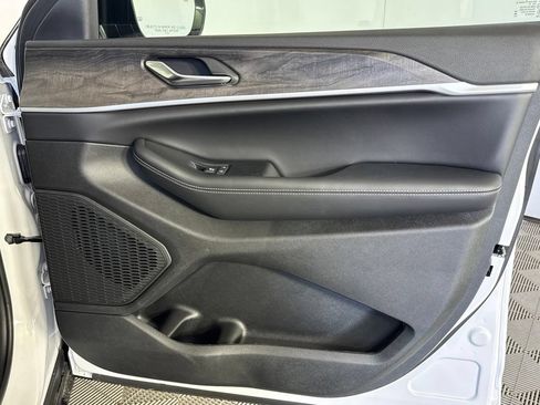 Used 2026 Jeep Grand Cherokee Limited AWD/4WD image 36