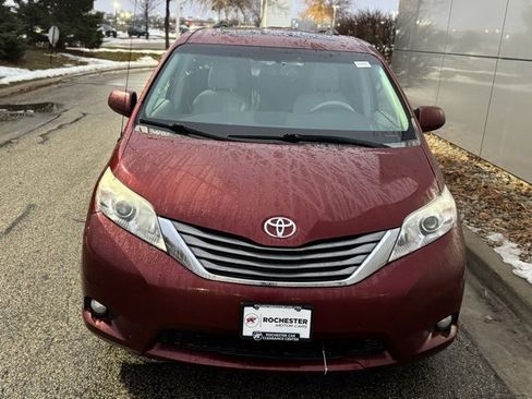 Used 2013 Toyota Sienna XLE image 36
