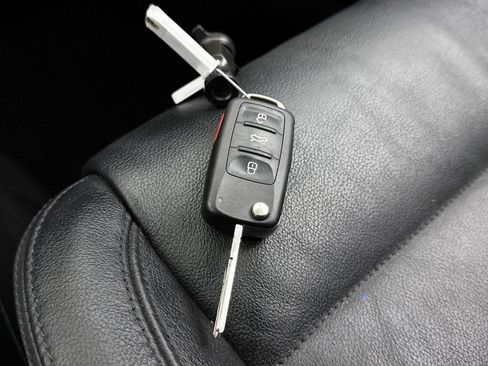 Used 2016 Volkswagen Tiguan SEL FWD image 33