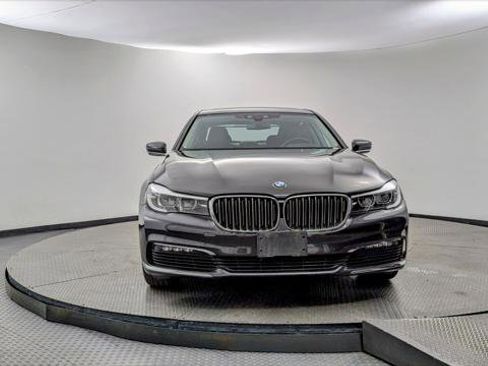 Used 2018 BMW 740i image 12