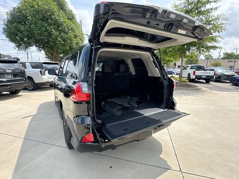 Used 2021 Lexus LX 570 4WD w/ Luxury Package image 33