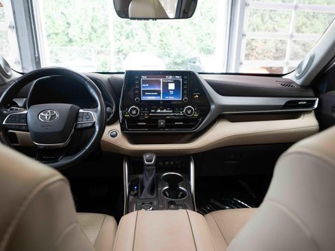 Used 2020 Toyota Highlander Limited AWD/4WD image 20