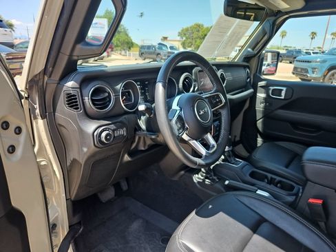 Used 2022 Jeep Wrangler Unlimited Sahara w/ Cold Weather Group AWD/4WD image 16