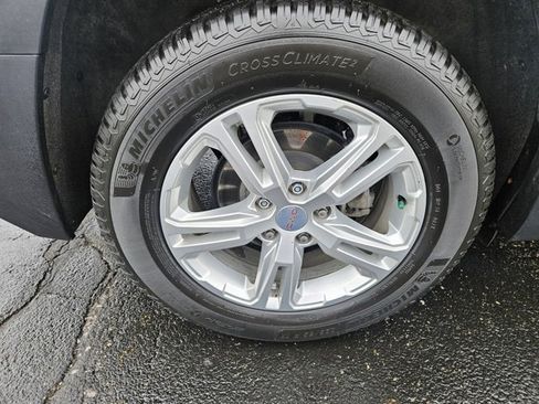 Used 2021 GMC Terrain SLE w/ LPO, Floor Liner Package image 23