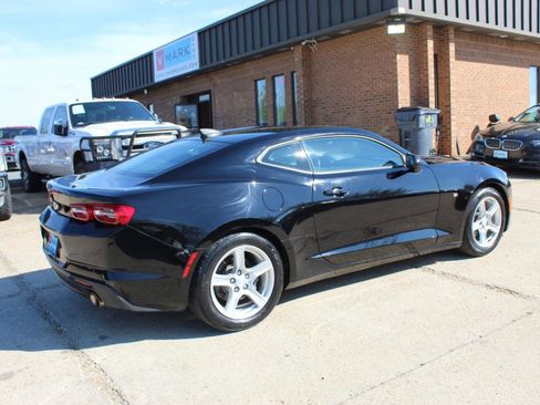 Used 2020 Chevrolet Camaro LT image 6