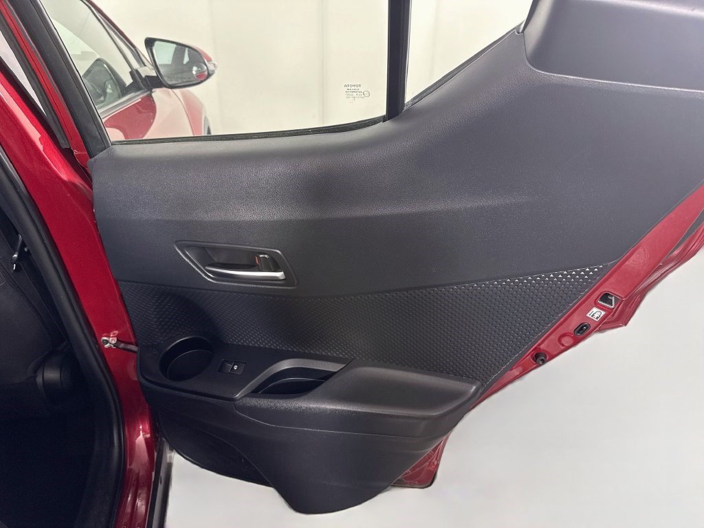 Used 2018 Toyota C-HR XLE FWD image 27