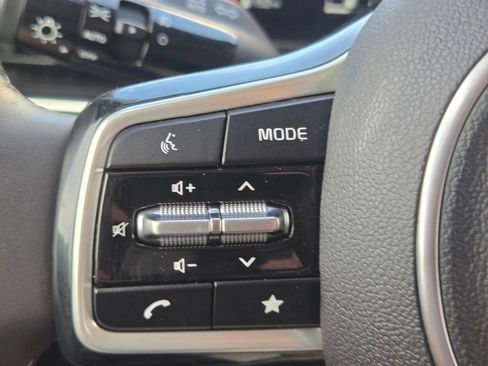 Used 2025 Kia Carnival SX w/ SX Dark Edition Package FWD image 24