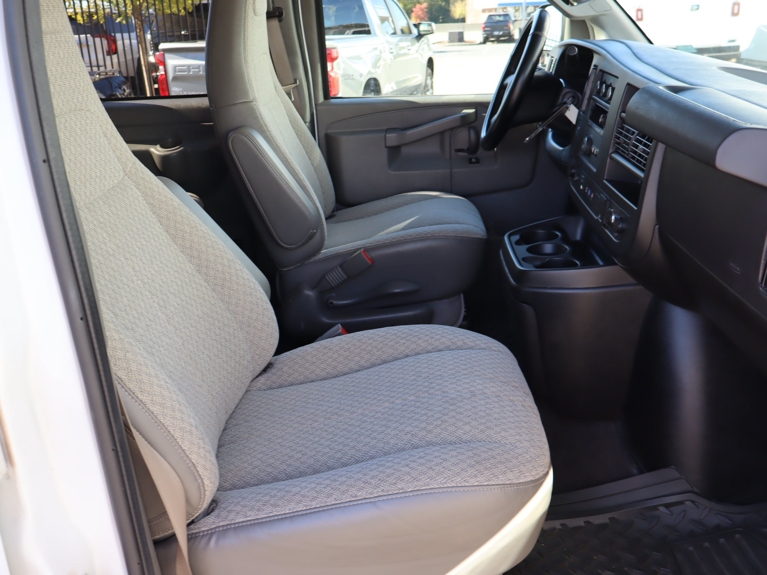 Used 2020 Chevrolet Express 3500 LT w/ LT Preferred Equipment Group RWD image 34
