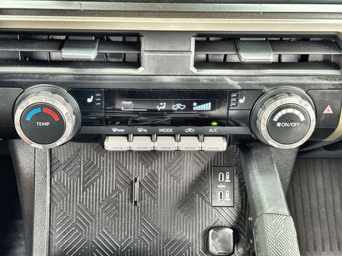 Used 2025 Toyota Tacoma SR5 AWD/4WD image 18