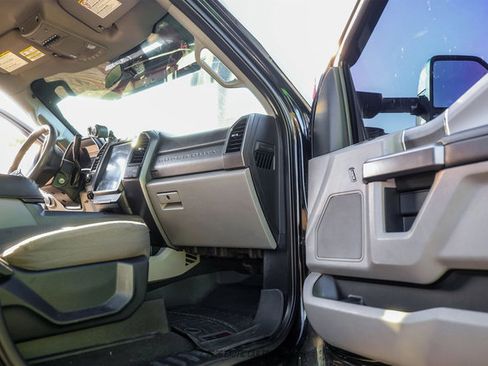 Used 2019 Ford F250 XLT w/ XLT Premium Package AWD/4WD image 40