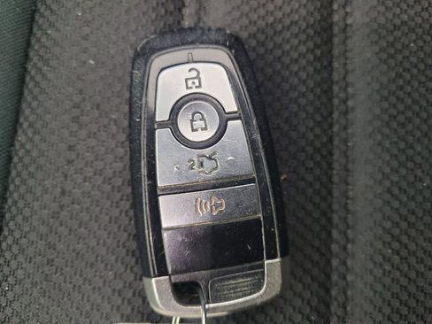 Used 2018 Ford Fusion SE w/ Fusion SE Technology Package image 32