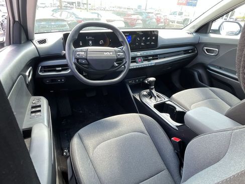 Used 2025 Kia K4 FWD image 26