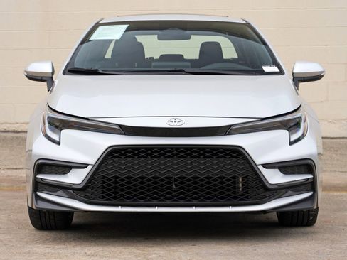 Used 2024 Toyota Corolla SE w/ SE Premium Package FWD image 6