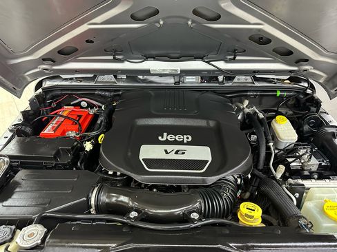 Used 2018 Jeep Wrangler Unlimited Sport S image 38