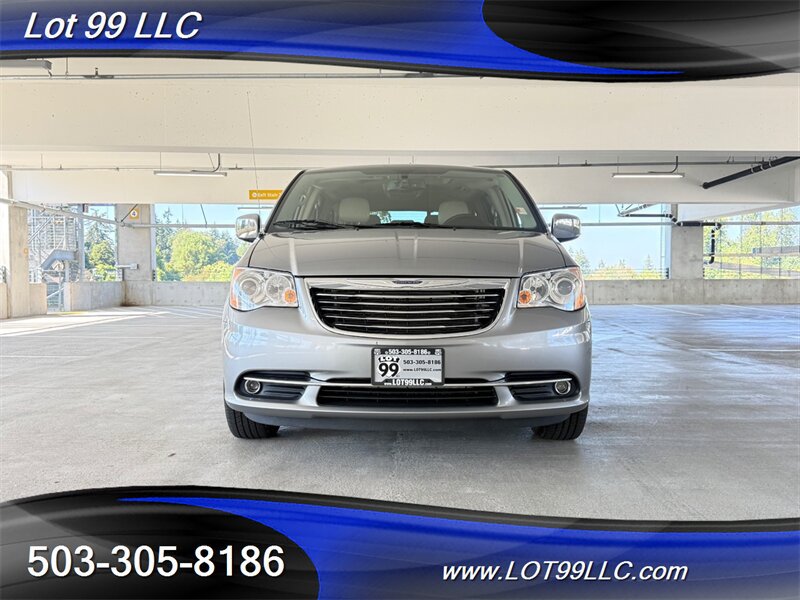 Used 2013 Chrysler Town & Country Limited w/ Luxury Group FWD image 11