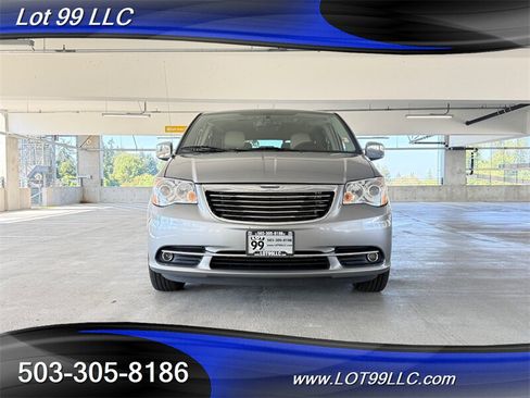 Used 2013 Chrysler Town & Country Limited w/ Luxury Group FWD image 11