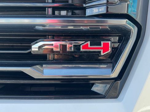 Used 2024 GMC Sierra 2500 AT4 w/ AT4 Preferred Package AWD/4WD image 5