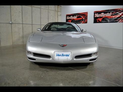 Used 1997 Chevrolet Corvette Coupe w/ Memory Pkg RWD image 3