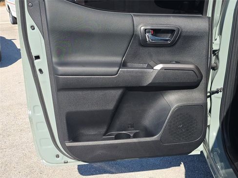 Used 2023 Toyota Tacoma TRD Off-Road w/ Advanced Technology Package image 10