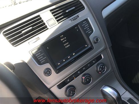 Used 2017 Volkswagen Golf SE FWD image 14