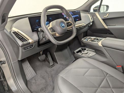 Used 2025 BMW iX xDrive50 image 4