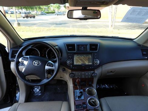 Used 2011 Toyota Highlander Limited w/ Tow Pkg FWD image 38