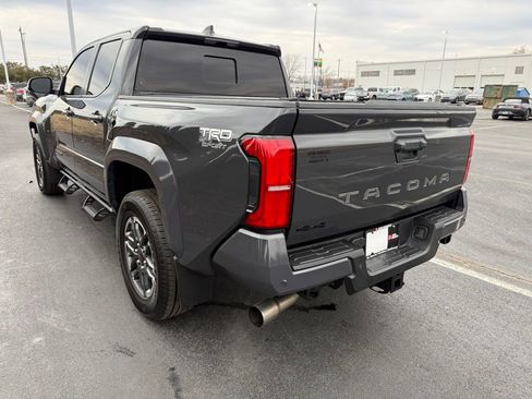 Used 2024 Toyota Tacoma TRD Sport image 4