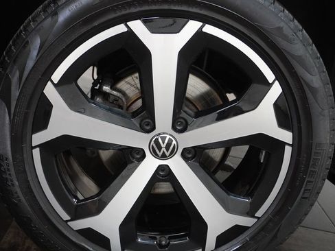 Certified 2026 Volkswagen Tiguan SE AWD/4WD image 11