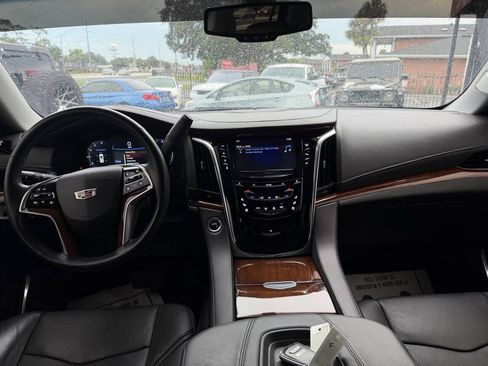 Used 2017 Cadillac Escalade 2WD image 11