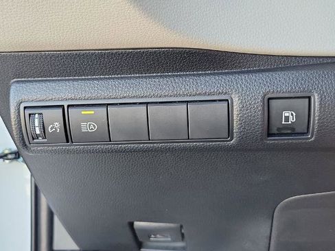 Used 2025 Toyota Corolla LE image 23