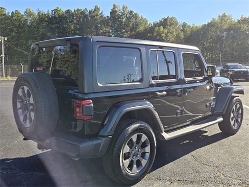 Used 2018 Jeep Wrangler Unlimited Sahara image 3