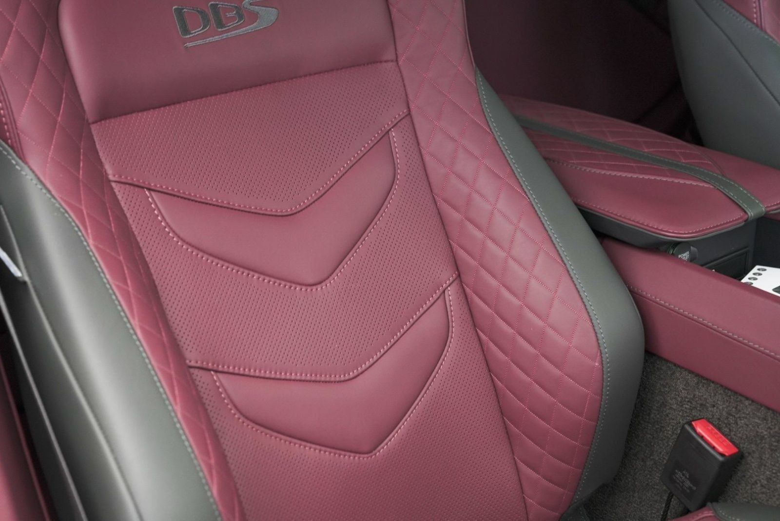 Used 2023 Aston Martin DBS Coupe RWD image 34