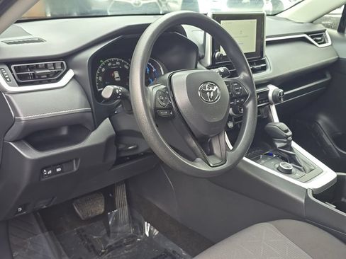 Used 2025 Toyota RAV4 XLE AWD/4WD image 9
