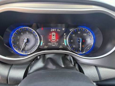 Used 2025 Chrysler Pacifica Select FWD image 29