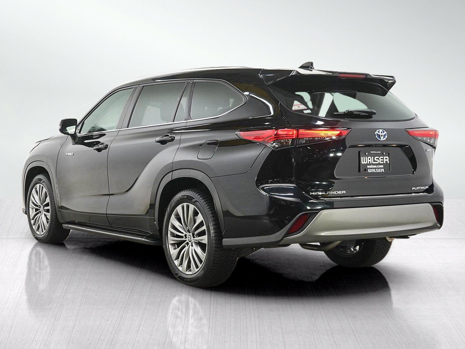 Used 2021 Toyota Highlander Platinum AWD/4WD image 3
