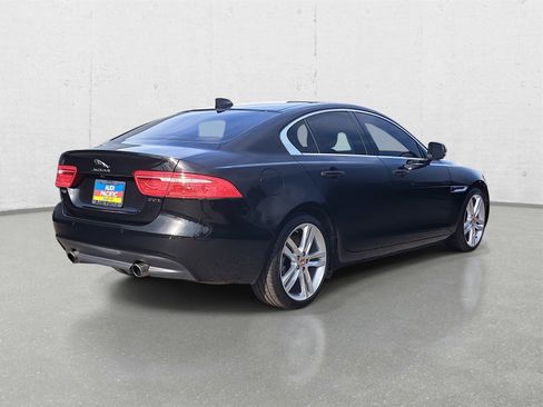 Used 2018 Jaguar XE Prestige image 5