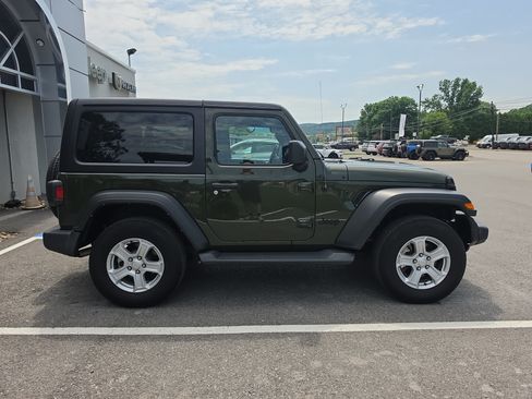 Used 2022 Jeep Wrangler Sport AWD/4WD image 2