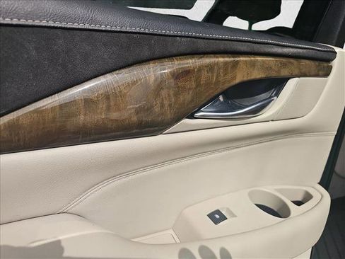 Used 2019 Cadillac Escalade Premium Luxury image 14