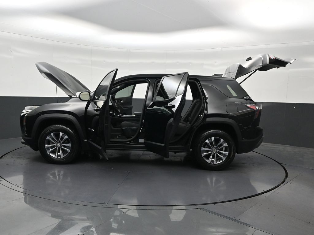Used 2026 Chevrolet Equinox LT FWD image 33