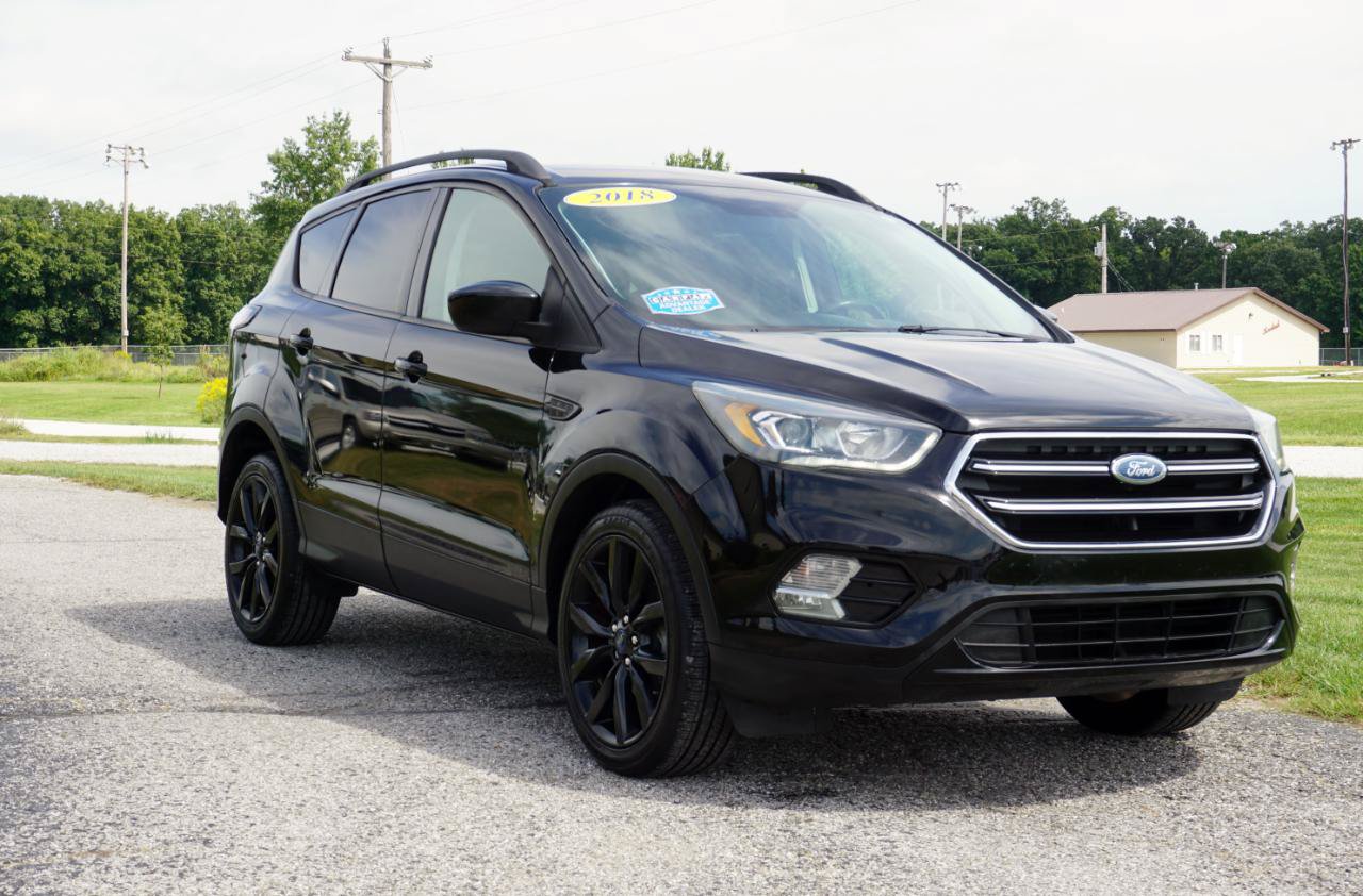 Used 2018 Ford Escape SE w/ SE Sport Appearance Package FWD image 4