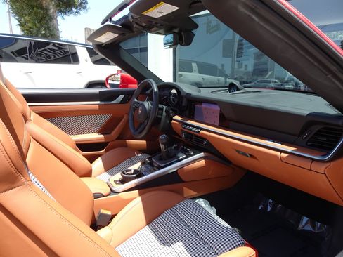 Used 2024 Porsche 911 Targa 4S AWD/4WD image 21