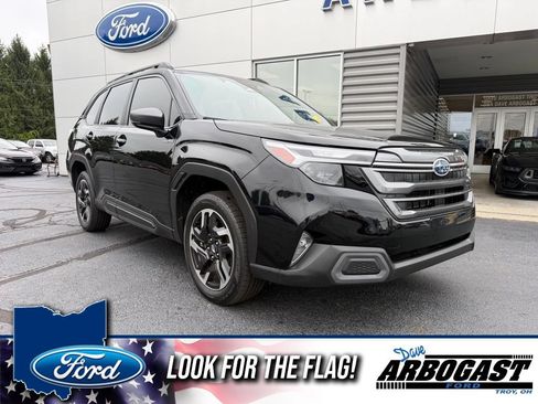 Used 2025 Subaru Forester Limited w/ Popular Package AWD/4WD image 1