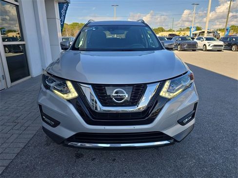 Used 2017 Nissan Rogue SL w/ SL Premium Package image 2