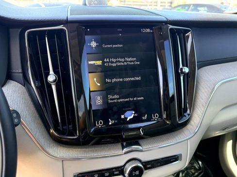 Used 2018 Volvo XC60 T8 Inscription image 15